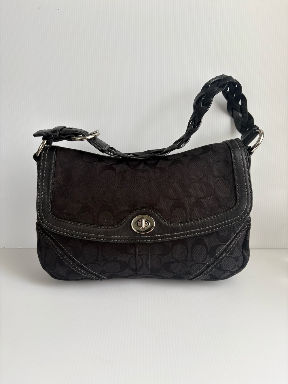 Vintage  Coach Chelsea Signature Bag in black Turn lock /silver Hardware EUC